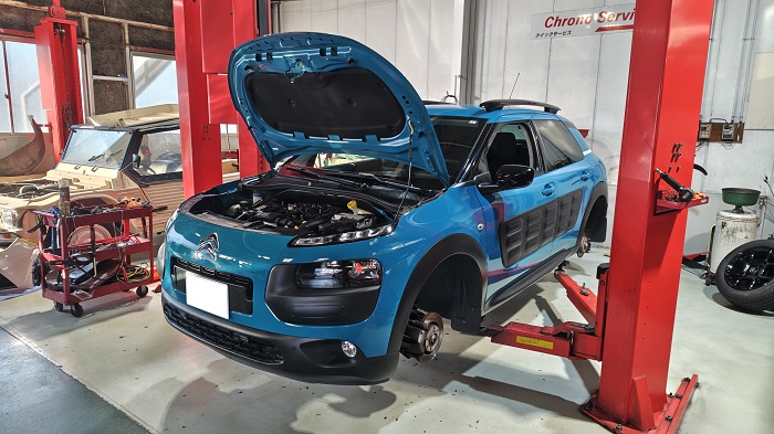 シトロエンC4カクタス　車検入庫